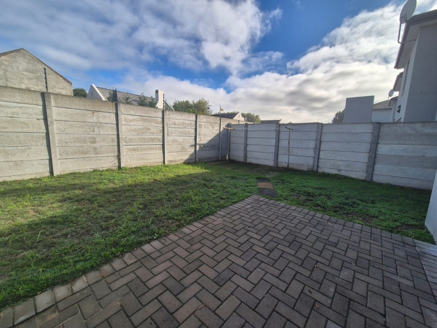 To Let 3 Bedroom Property for Rent in Langeberg Heights Western Cape